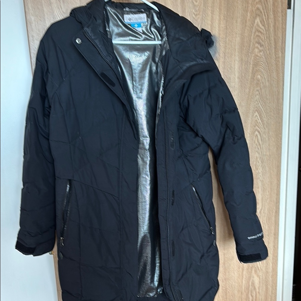 Columbia Black Puffer Jacket with Hood and Insulated Lining